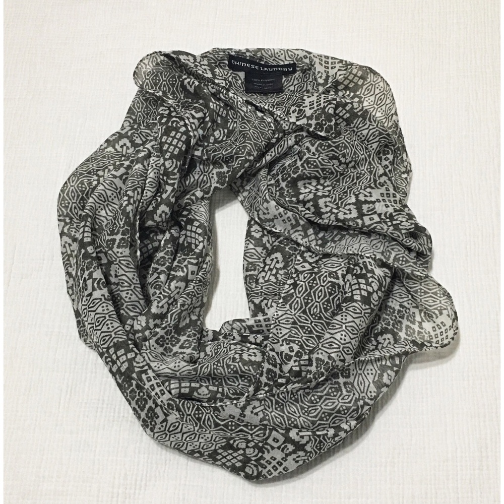 🌻 Chinese Laundry sheer infinity scarf